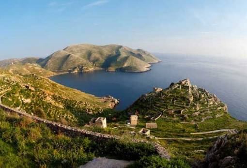 Μάνη, όπως το κυρτό δάχτυλο μιας μάγισσας…