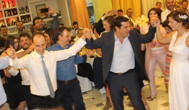 O &Alpha;&lambda;έ&xi;&eta;&sigmaf; &Tau;&sigma;ί&pi;&rho;&alpha;&sigmaf; &chi;&omicron;&rho;&epsilon;ύ&epsilon;&iota; &kappa;&alpha;&lambda;&alpha;&mu;&alpha;&tau;&iota;&alpha;&nu;ό