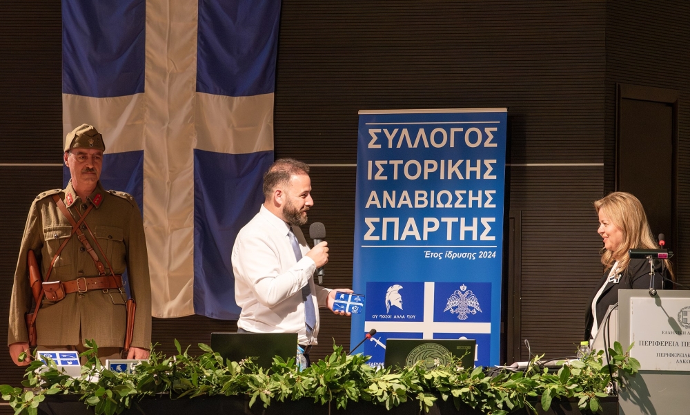 &Mu;&epsilon; &delta;ό&xi;&alpha; &kappa;&alpha;&iota; &sigma;&upsilon;&gamma;&kappa;ί&nu;&eta;&sigma;&eta; &tau;&iota;&mu;ή&theta;&eta;&kappa;&alpha;&nu; &omicron;&iota; &Lambda;ά&kappa;&omega;&nu;&epsilon;&sigmaf; ή&rho;&omega;&epsilon;&sigmaf; &tau;&omicron;&upsilon; &rsquo;40