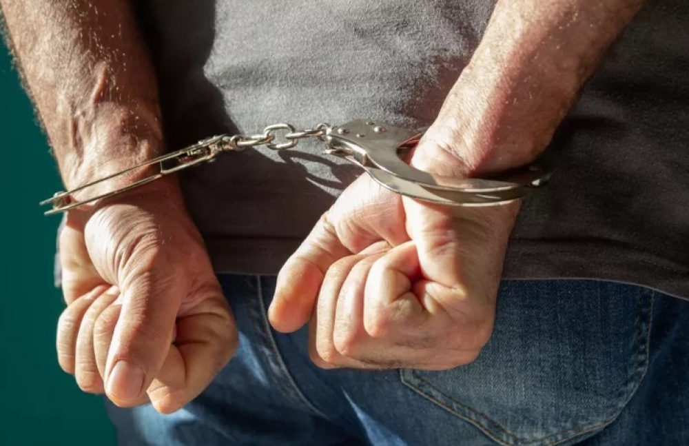 &Pi;&iota;&kappa;&rho;ή&hellip; &laquo;&sigma;&omicron;&kappa;&omicron;&lambda;ά&tau;&alpha;&raquo; &gamma;&iota;&alpha; ά&nu;&delta;&rho;&alpha; &sigma;&epsilon; &chi;&omega;&rho;&iota;ό &tau;&omicron;&upsilon; &Delta;. &Mu;&omicron;&nu;&epsilon;&mu;&beta;&alpha;&sigma;ί&alpha;&sigmaf;