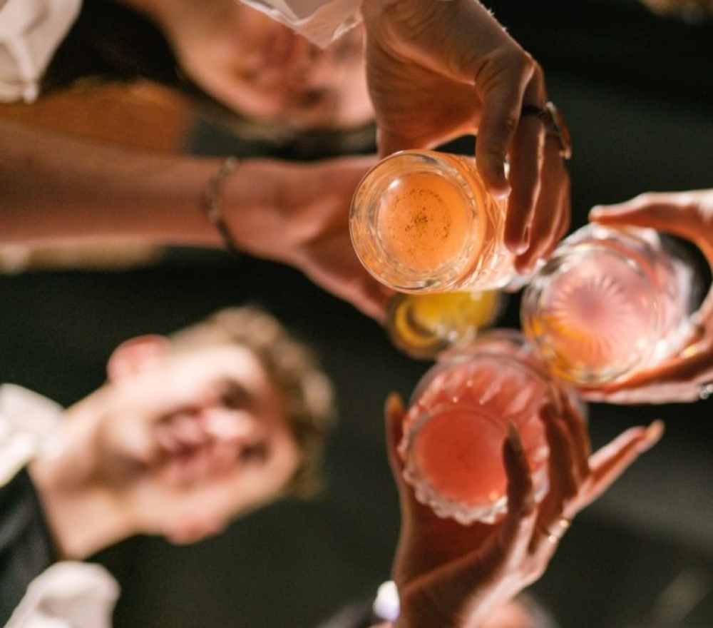 &Sigma;ύ&lambda;&lambda;&eta;&psi;&eta; &kappa;&alpha;&iota; &pi;&rho;ό&sigma;&tau;&iota;&mu;&omicron; &gamma;&iota;&alpha; &delta;&iota;ά&theta;&epsilon;&sigma;&eta; &alpha;&lambda;&kappa;&omicron;ό&lambda; &sigma;&epsilon; &alpha;&nu;ή&lambda;&iota;&kappa;&omicron;&upsilon;&sigmaf; &sigma;&tau;&omicron;&upsilon;&sigmaf; &Mu;&omicron;&lambda;ά&omicron;&upsilon;&sigmaf;